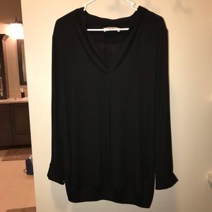 🎉HP 4/22🎉 Loft black silky blouse